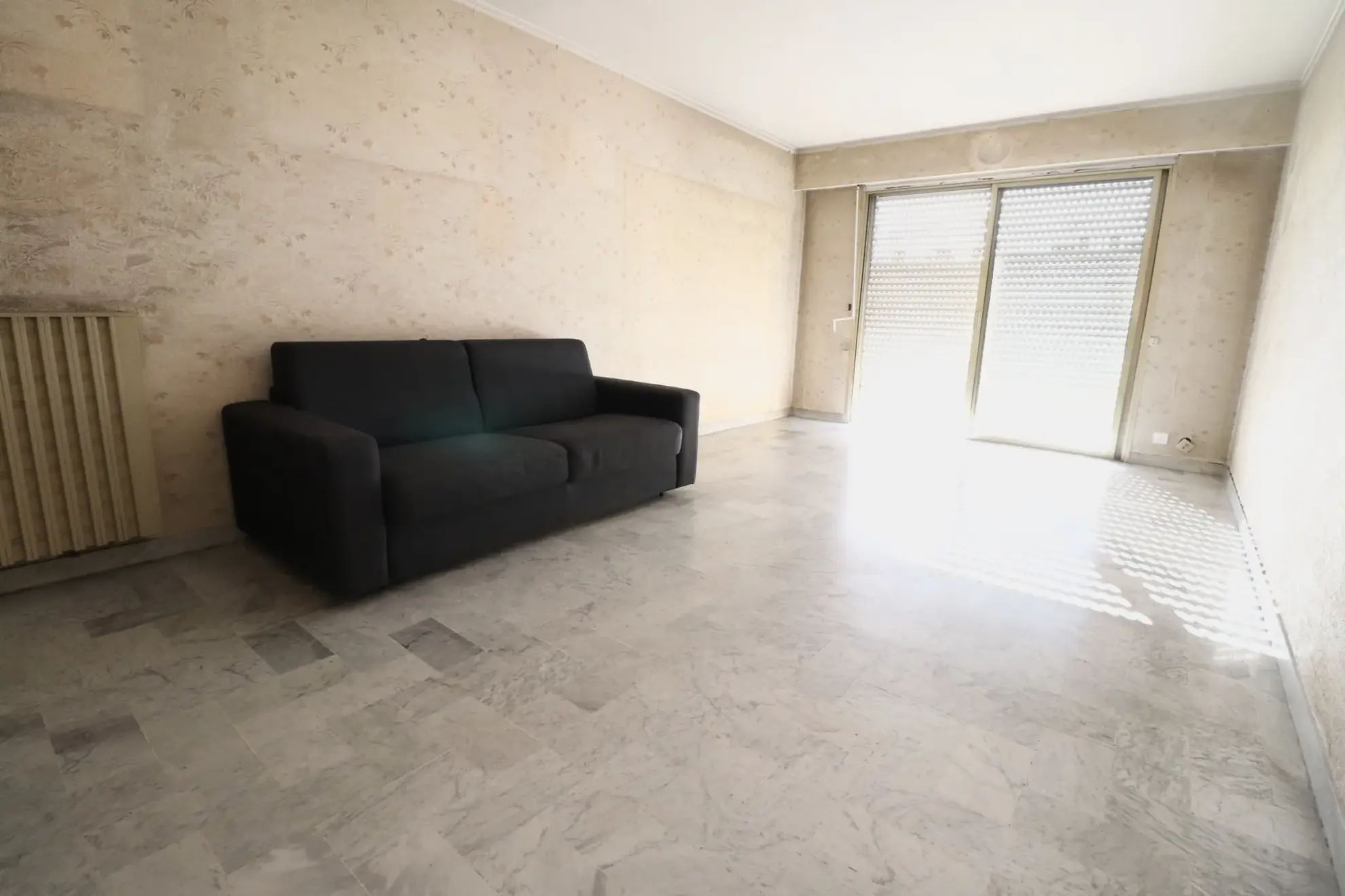 Appartement 2 pièces à Mandelieu-la-Napoule proche centre-ville avec terrasse et garage 