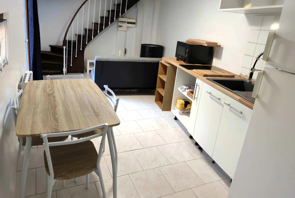 Immeuble de rapport avec local commercial et appartements loués à Courtenay (45) 