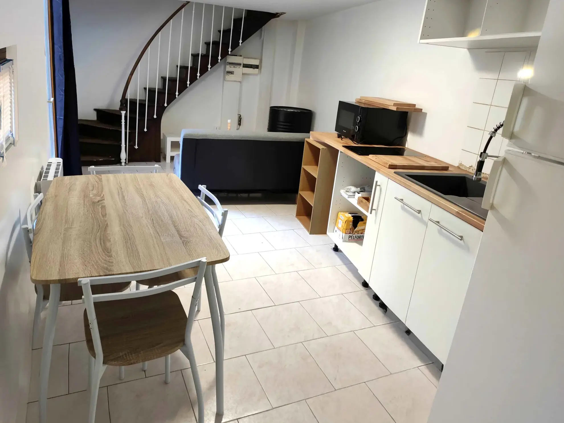 Immeuble de rapport avec local commercial et appartements loués à Courtenay (45) 