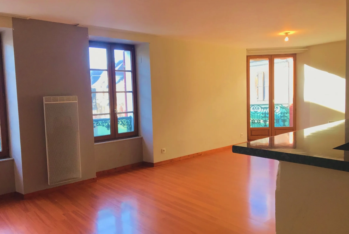 Immeuble de rapport avec local commercial et appartements loués à Courtenay (45) 