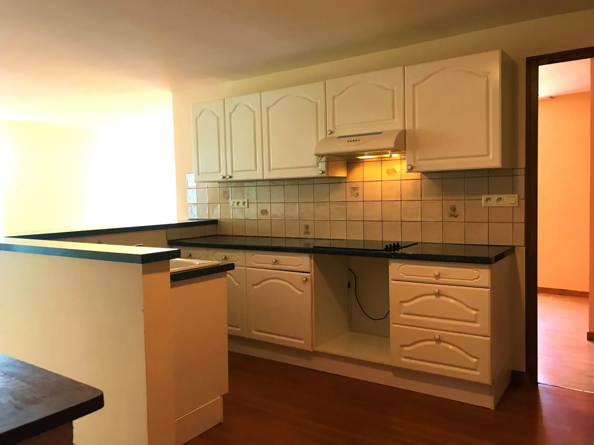 Immeuble de rapport avec local commercial et appartements loués à Courtenay (45) 