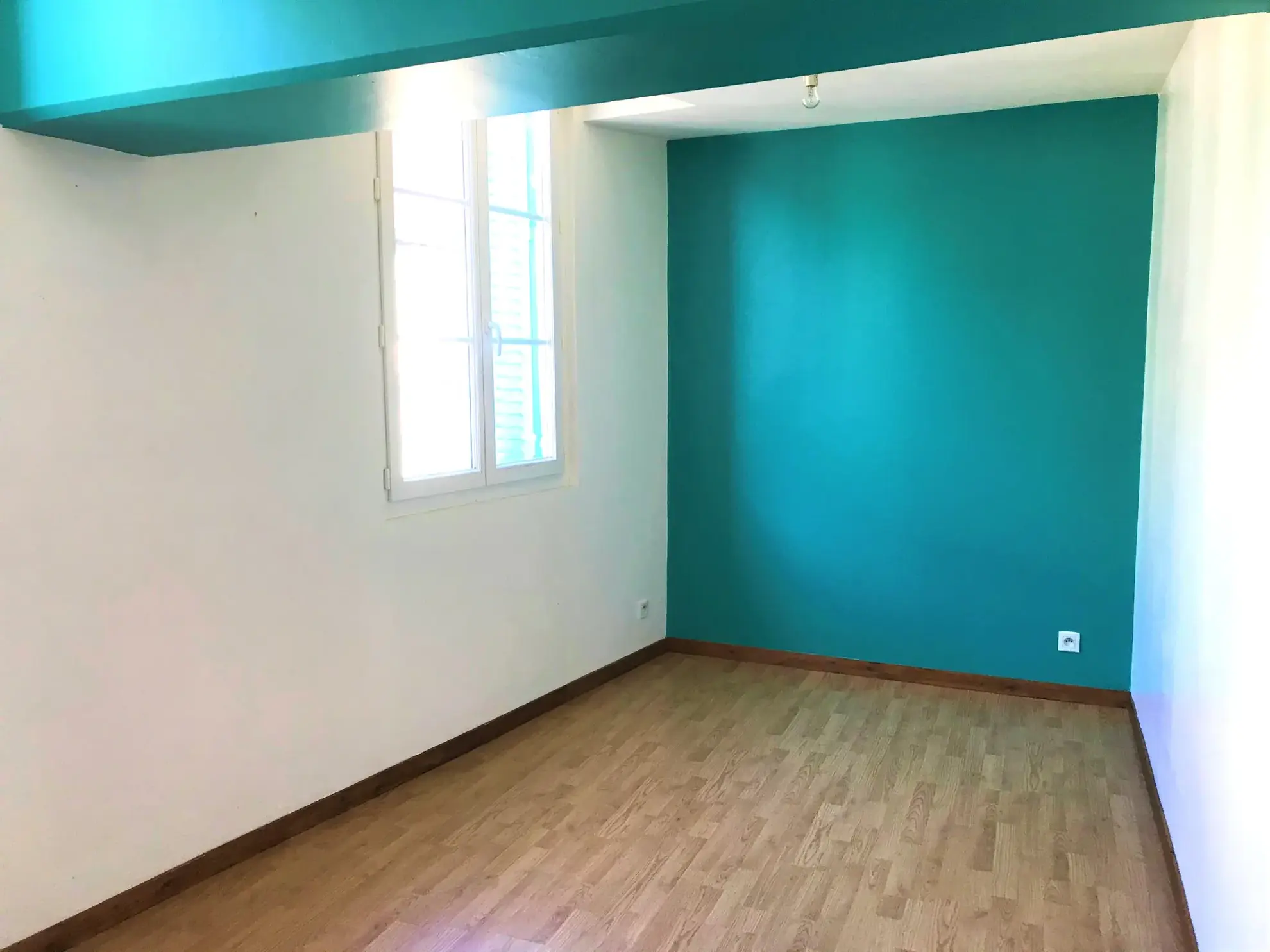 Immeuble de rapport avec local commercial et appartements loués à Courtenay (45) 
