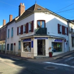 Immeuble de rapport avec local commercial et appartements loués à Courtenay (45)