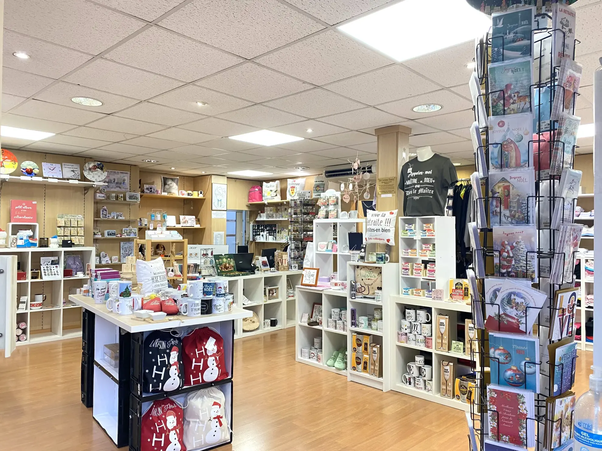 Immeuble de rapport avec local commercial et appartements loués à Courtenay (45) 