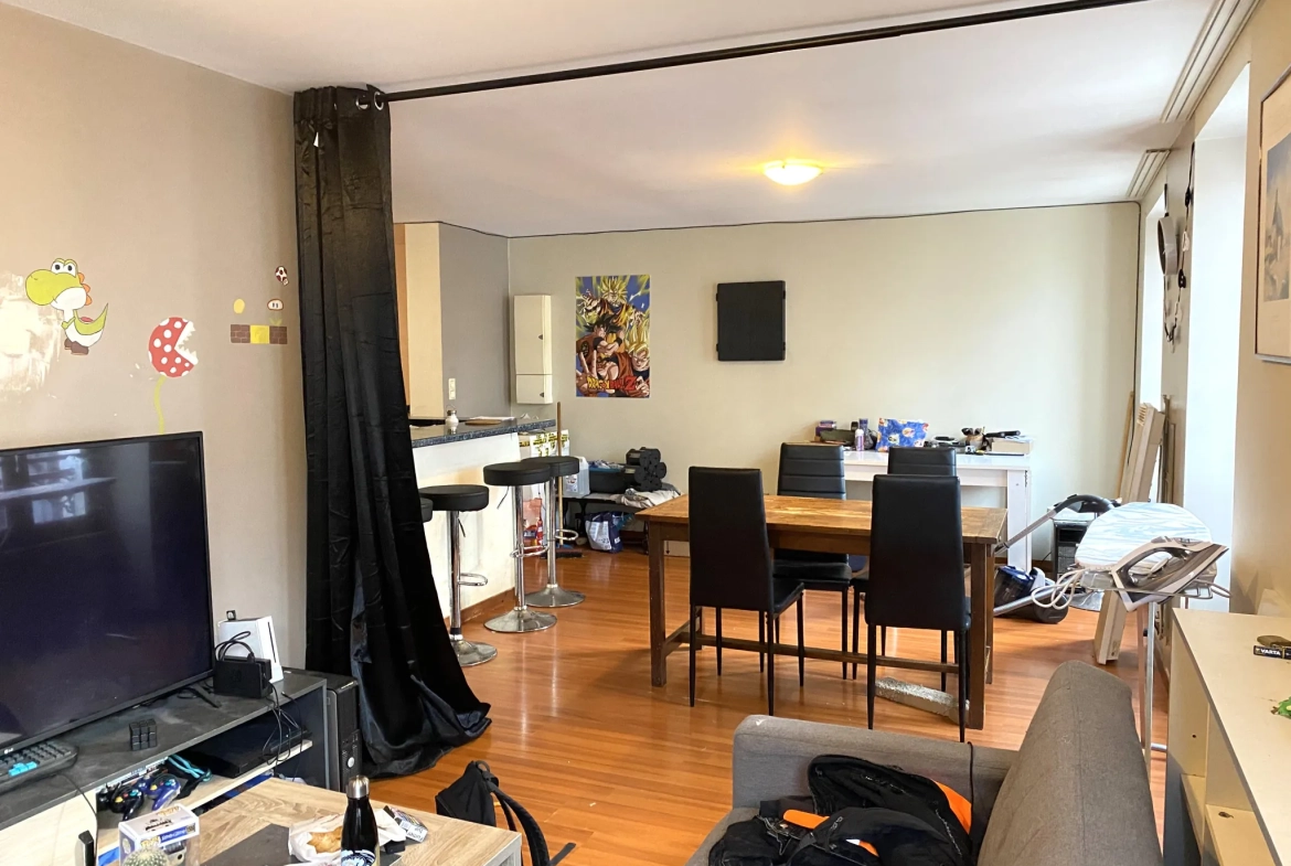 Immeuble de rapport avec local commercial et appartements loués à Courtenay (45) 