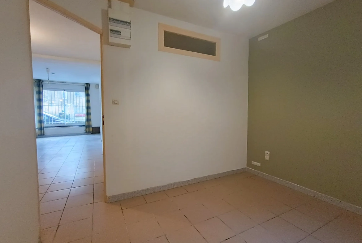 Immeuble à vendre de 99,8 m² à Ruffec, parfait pour investisseur 