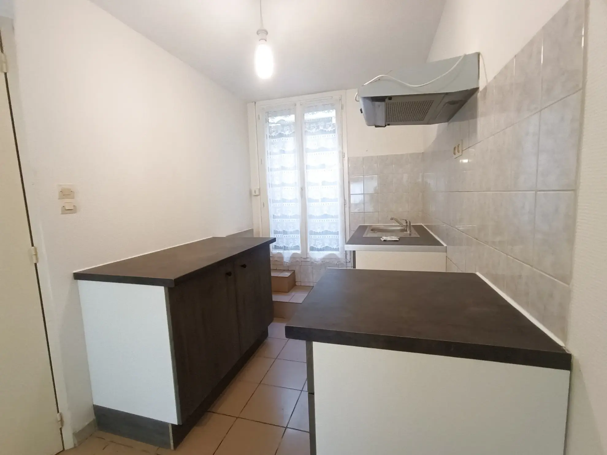 Immeuble à vendre de 99,8 m² à Ruffec, parfait pour investisseur 