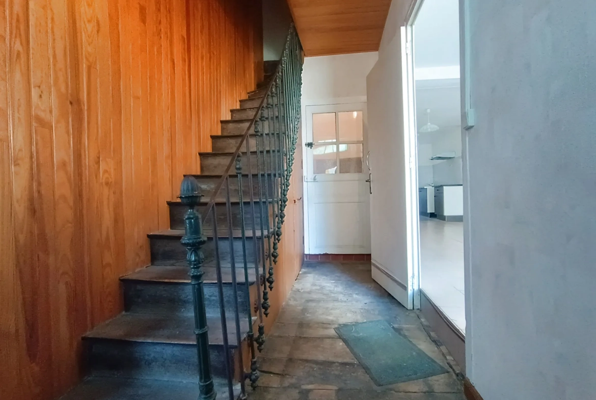 Immeuble à vendre de 99,8 m² à Ruffec, parfait pour investisseur 