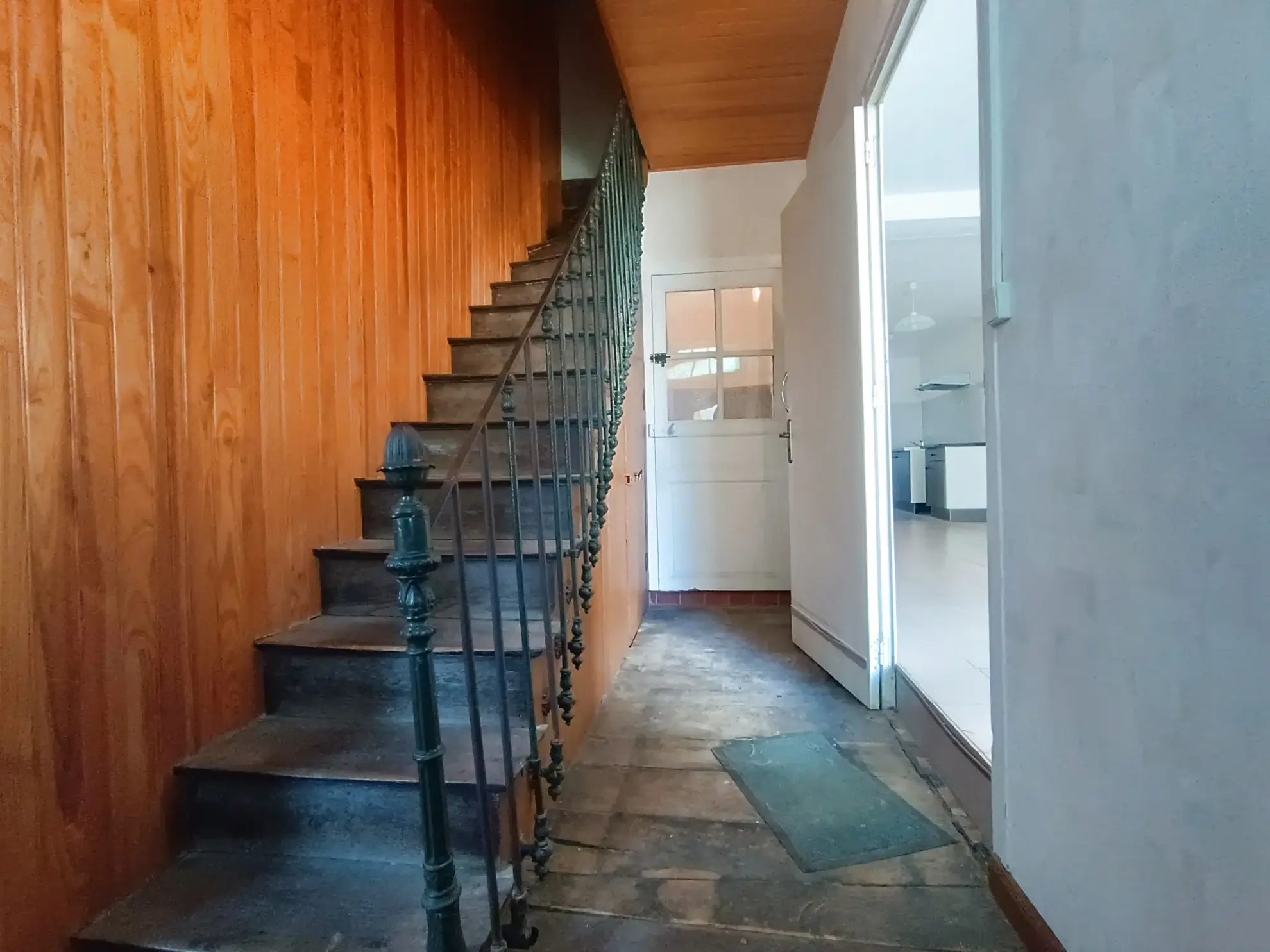 Immeuble à vendre de 99,8 m² à Ruffec, parfait pour investisseur 