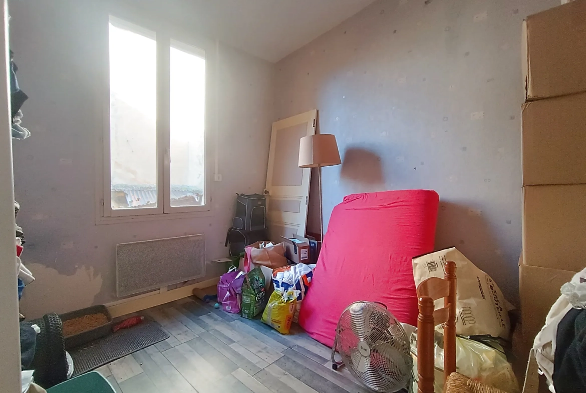 Immeuble à vendre de 99,8 m² à Ruffec, parfait pour investisseur 