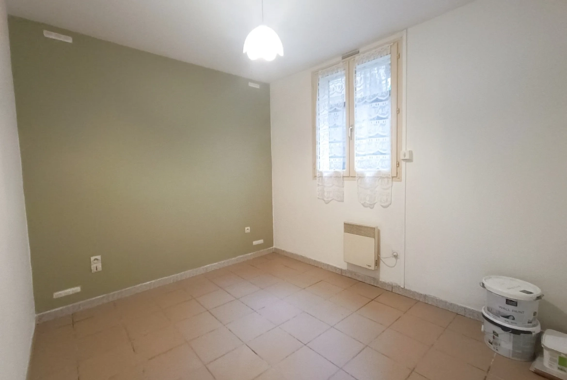 Immeuble à vendre de 99,8 m² à Ruffec, parfait pour investisseur 