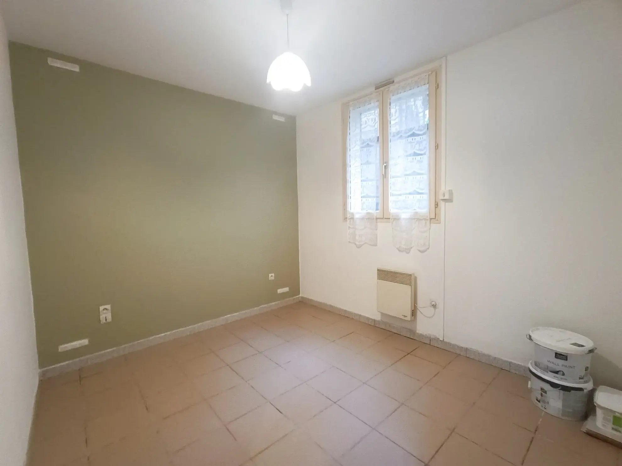 Immeuble à vendre de 99,8 m² à Ruffec, parfait pour investisseur 
