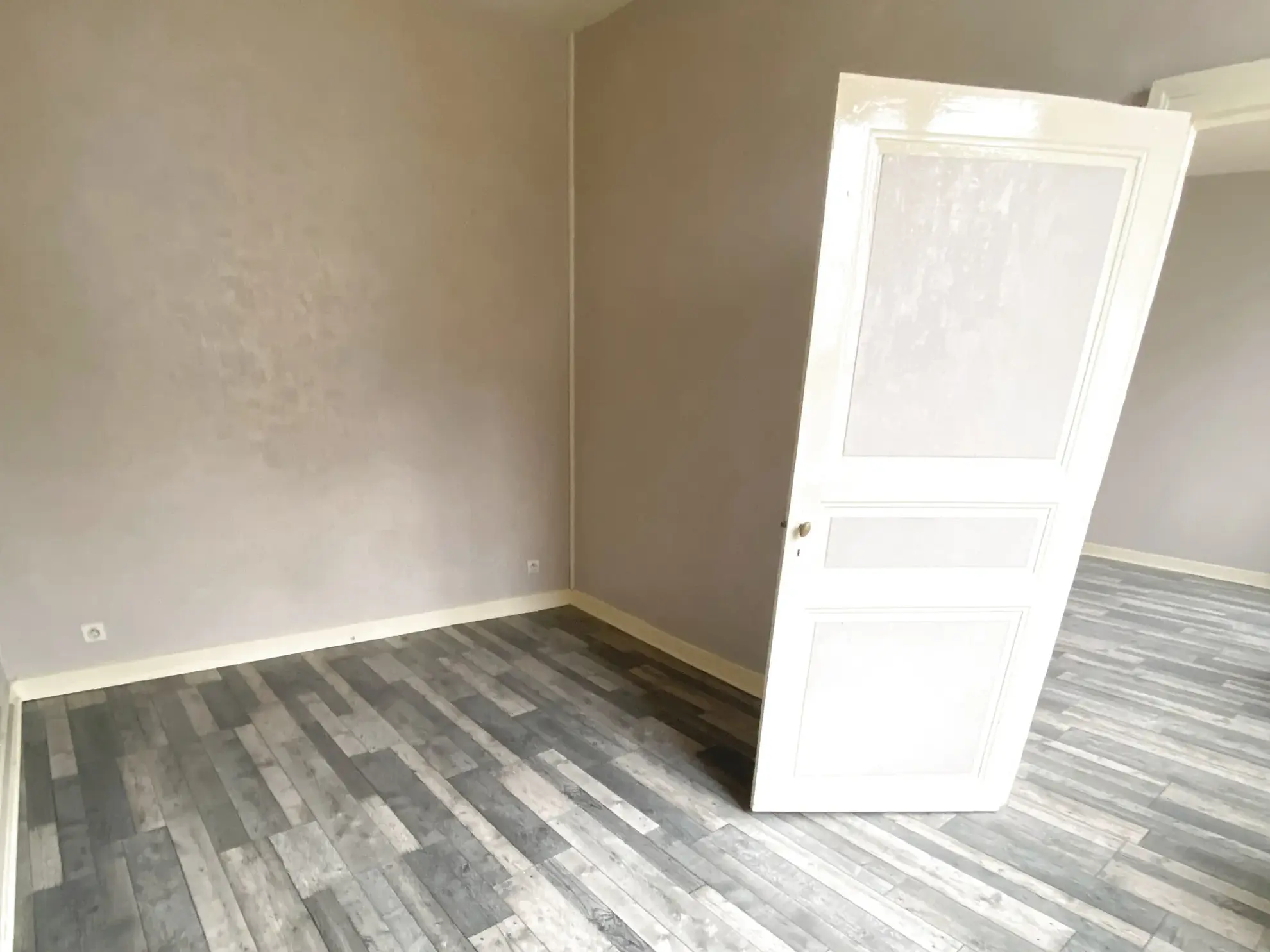 Immeuble à vendre de 99,8 m² à Ruffec, parfait pour investisseur 