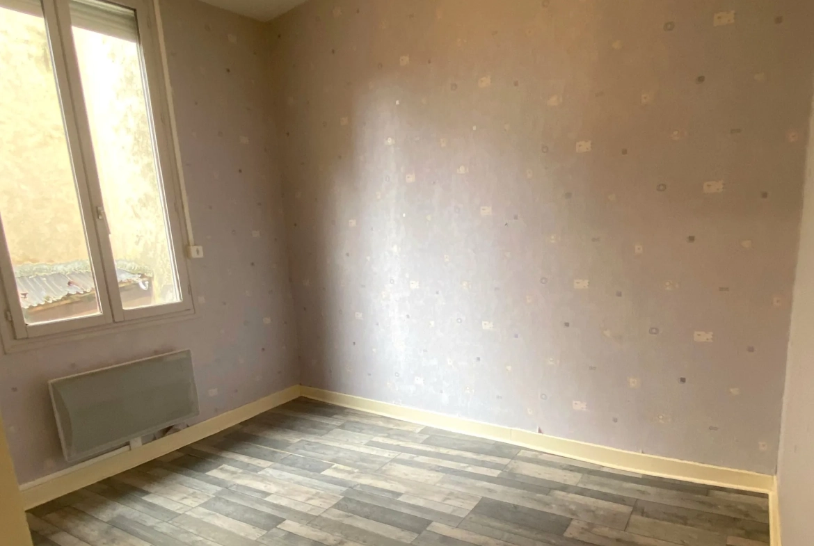 Immeuble à vendre de 99,8 m² à Ruffec, parfait pour investisseur 