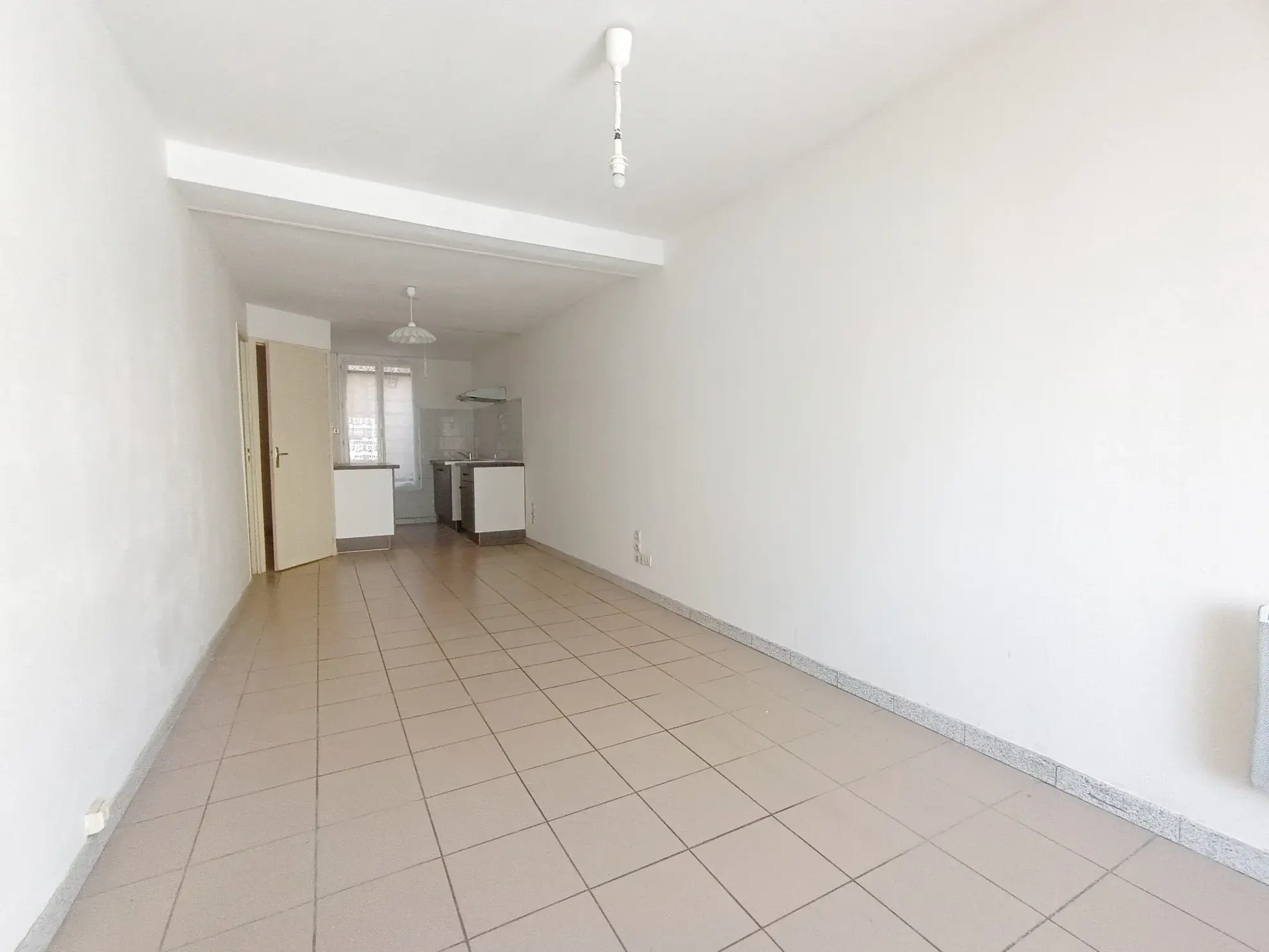 Immeuble à vendre de 99,8 m² à Ruffec, parfait pour investisseur 