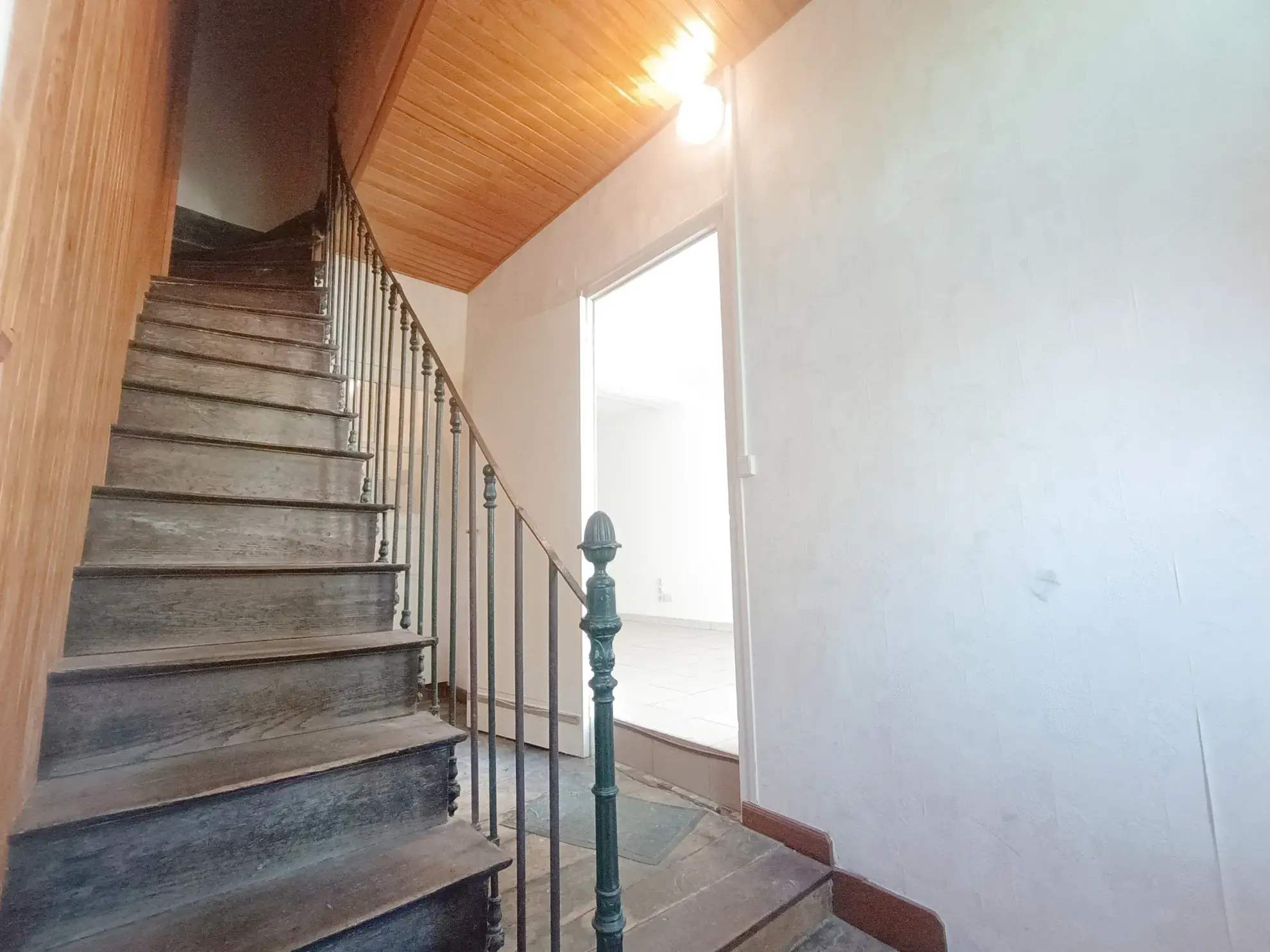 Immeuble à vendre de 99,8 m² à Ruffec, parfait pour investisseur 