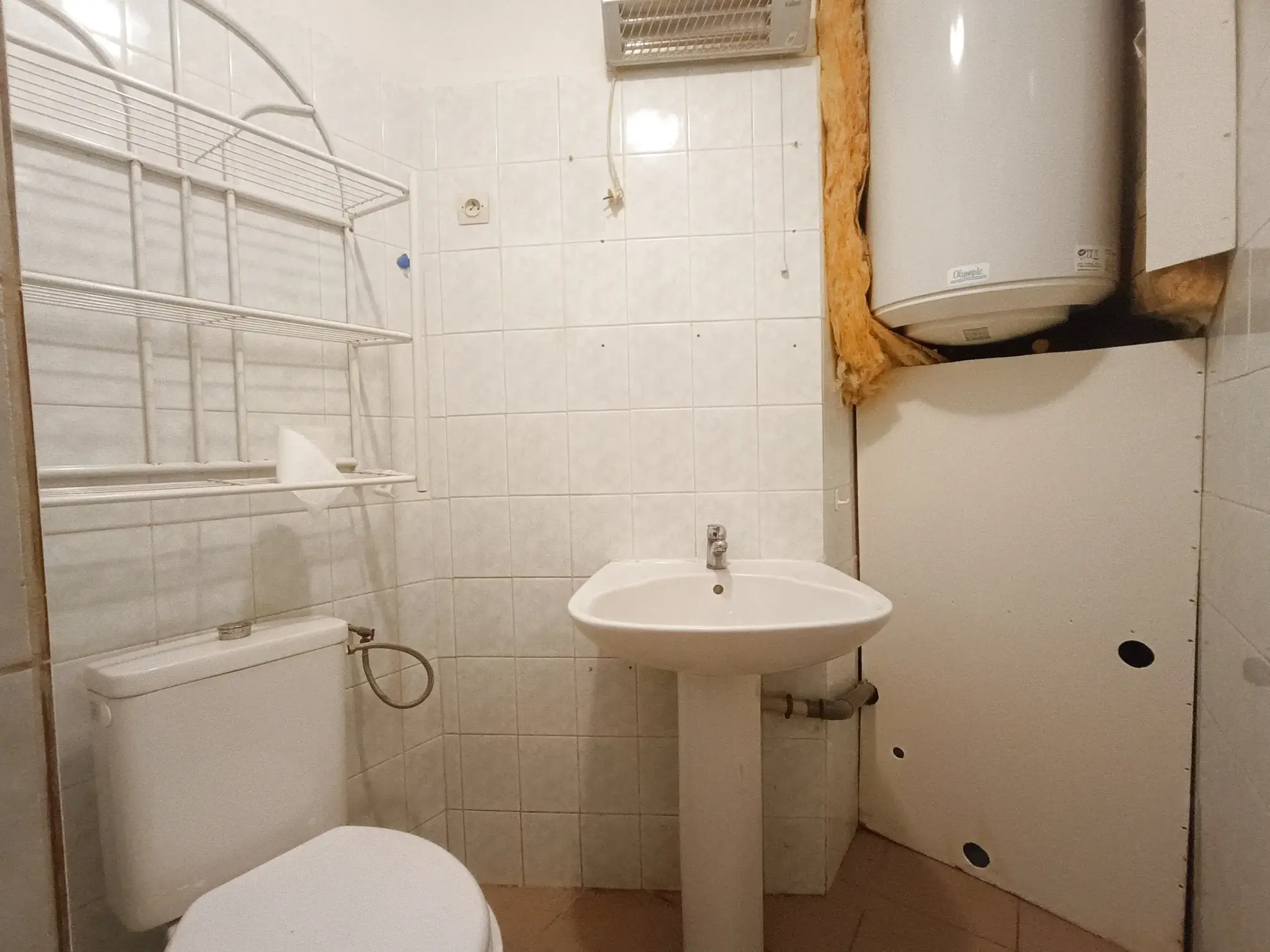 Immeuble à vendre de 99,8 m² à Ruffec, parfait pour investisseur 