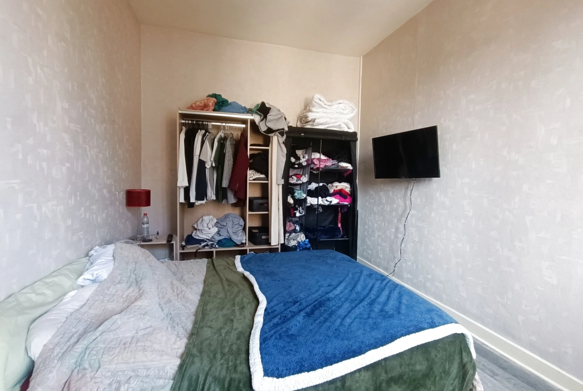 Immeuble à vendre de 99,8 m² à Ruffec, parfait pour investisseur 
