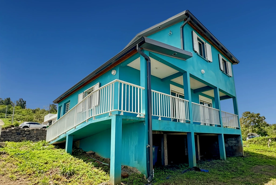 Maison T4 lumineuse avec vue à Trois-Bassins Les Hauts – 90 m² 