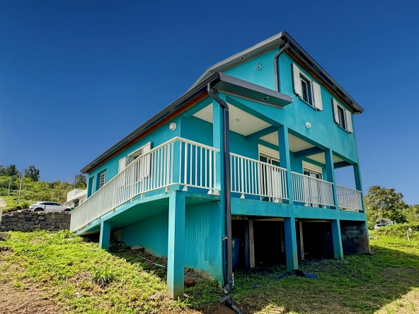 Maison T4 lumineuse avec vue à Trois-Bassins Les Hauts – 90 m²