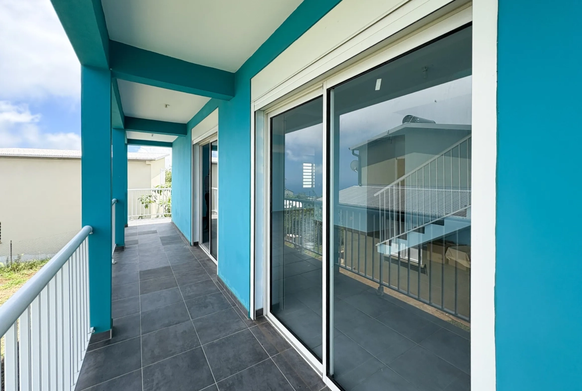 Maison T4 lumineuse avec vue à Trois-Bassins Les Hauts – 90 m² 