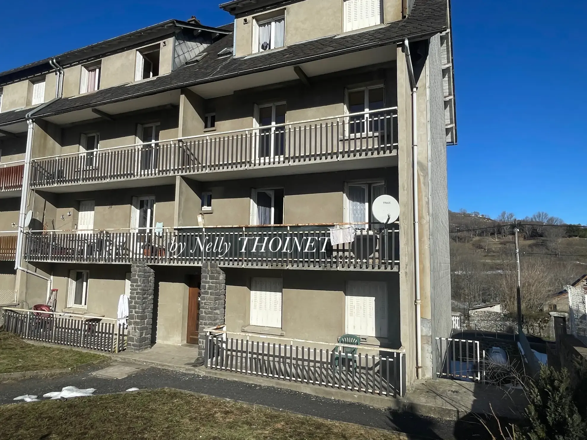 Appartement T3 avec balcon et cave à Besse et Saint-Anastaise dans le parc des Volcans 