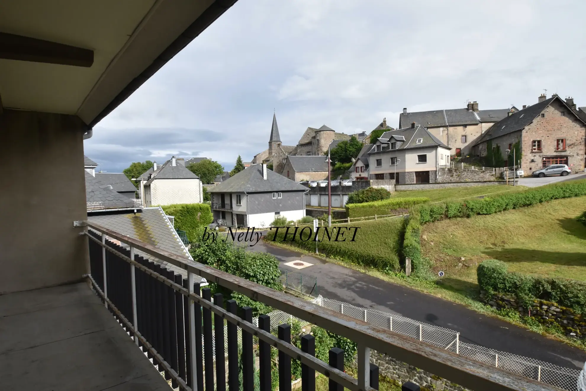 Appartement T3 avec balcon et cave à Besse et Saint-Anastaise dans le parc des Volcans 