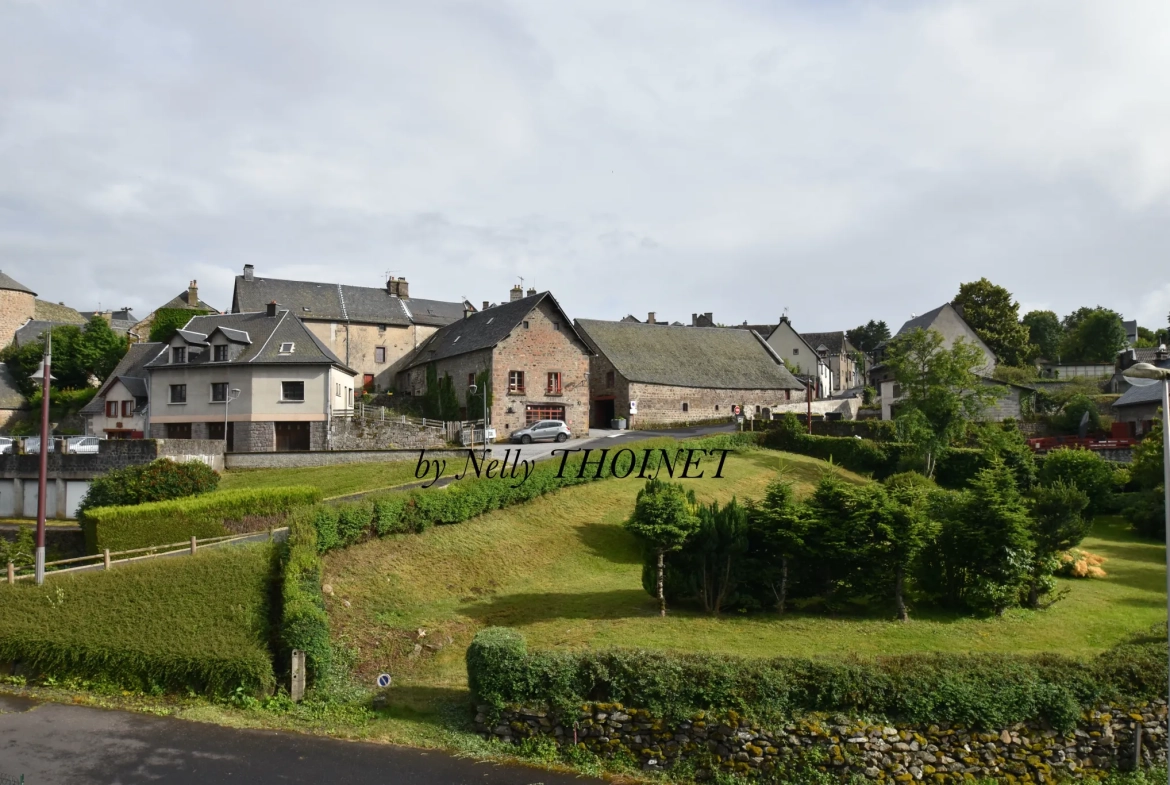 Appartement T3 avec balcon et cave à Besse et Saint-Anastaise dans le parc des Volcans 