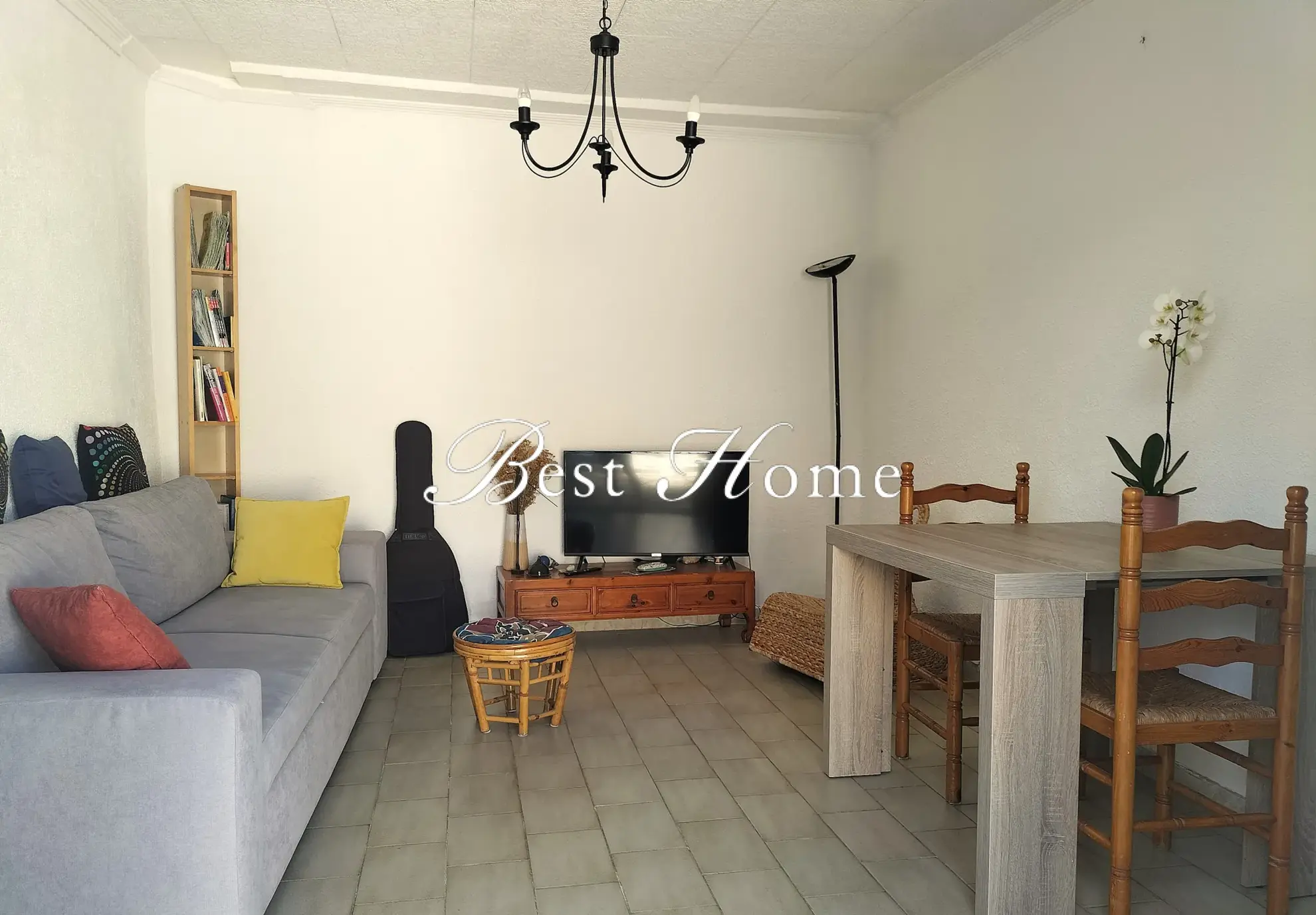 Maisons de ville à vendre à Nîmes centre avec cour et charme atypique 