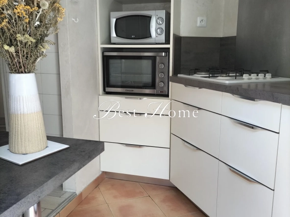 Maisons de ville à vendre à Nîmes centre avec cour et charme atypique 