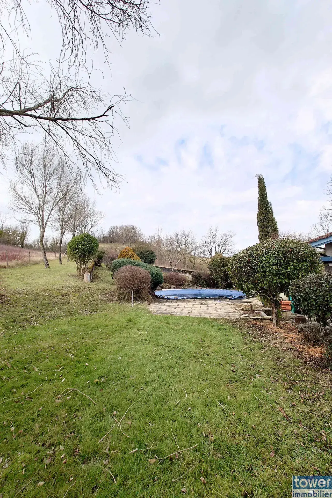 Charmante maison de 220 m² avec piscine et grand terrain à Villefranche-de-Rouergue 