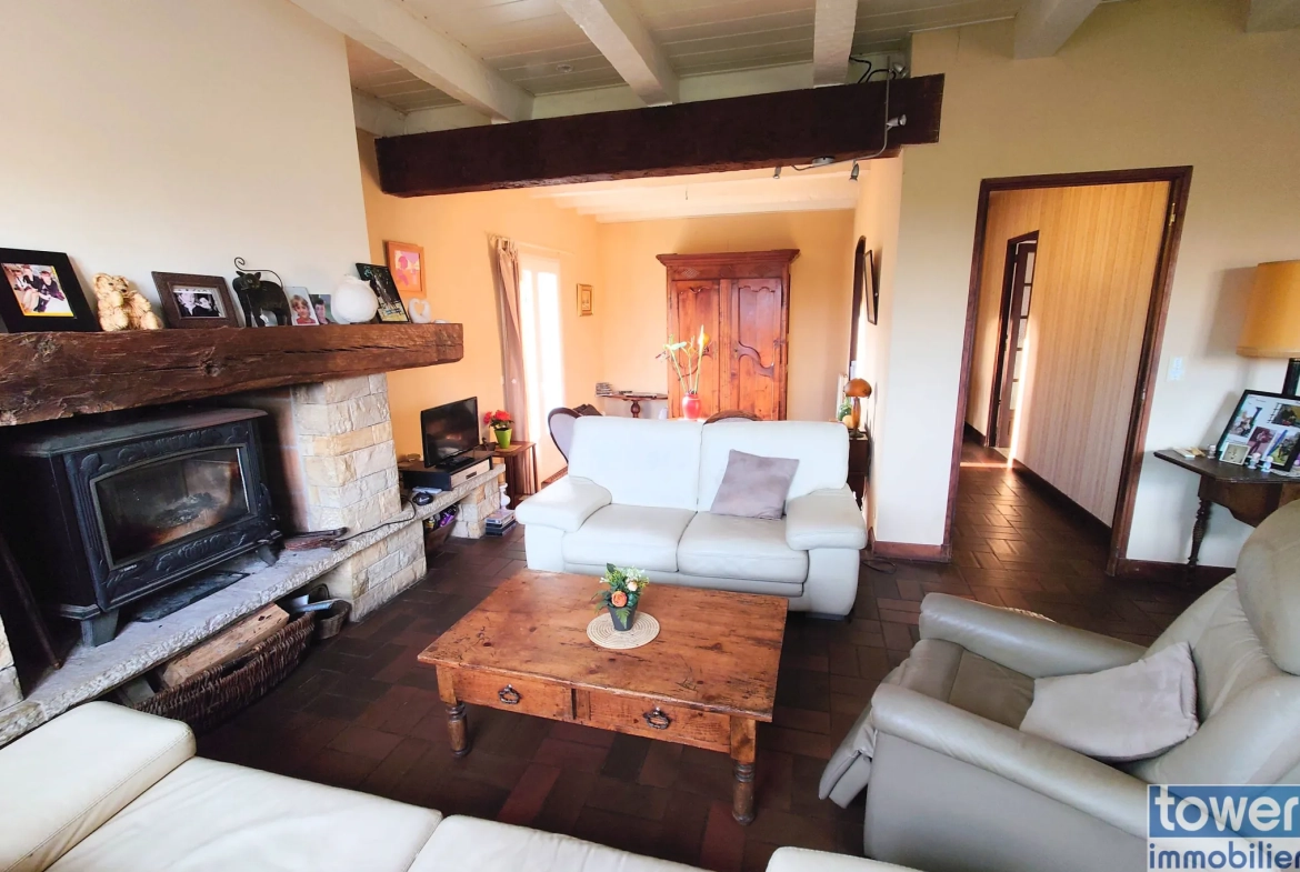 Charmante maison de 220 m² avec piscine et grand terrain à Villefranche-de-Rouergue 
