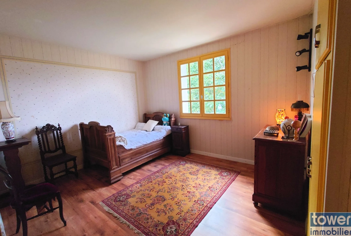 Charmante maison de 220 m² avec piscine et grand terrain à Villefranche-de-Rouergue 