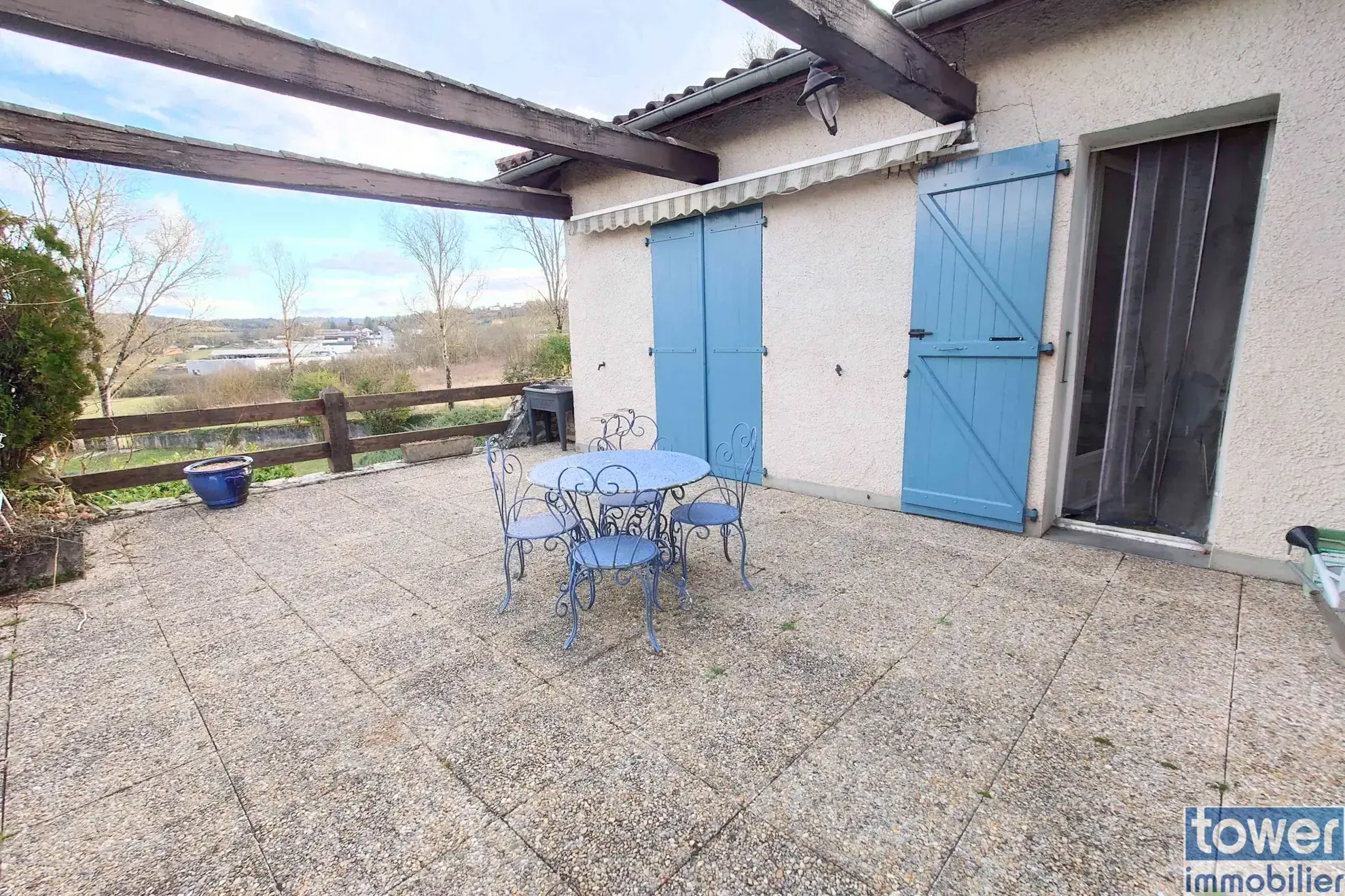 Charmante maison de 220 m² avec piscine et grand terrain à Villefranche-de-Rouergue 