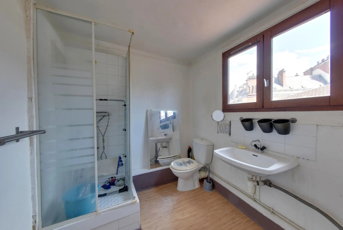 Studio à rénover en plein centre de Grenoble, idéal investisseur ou primo-accédant 