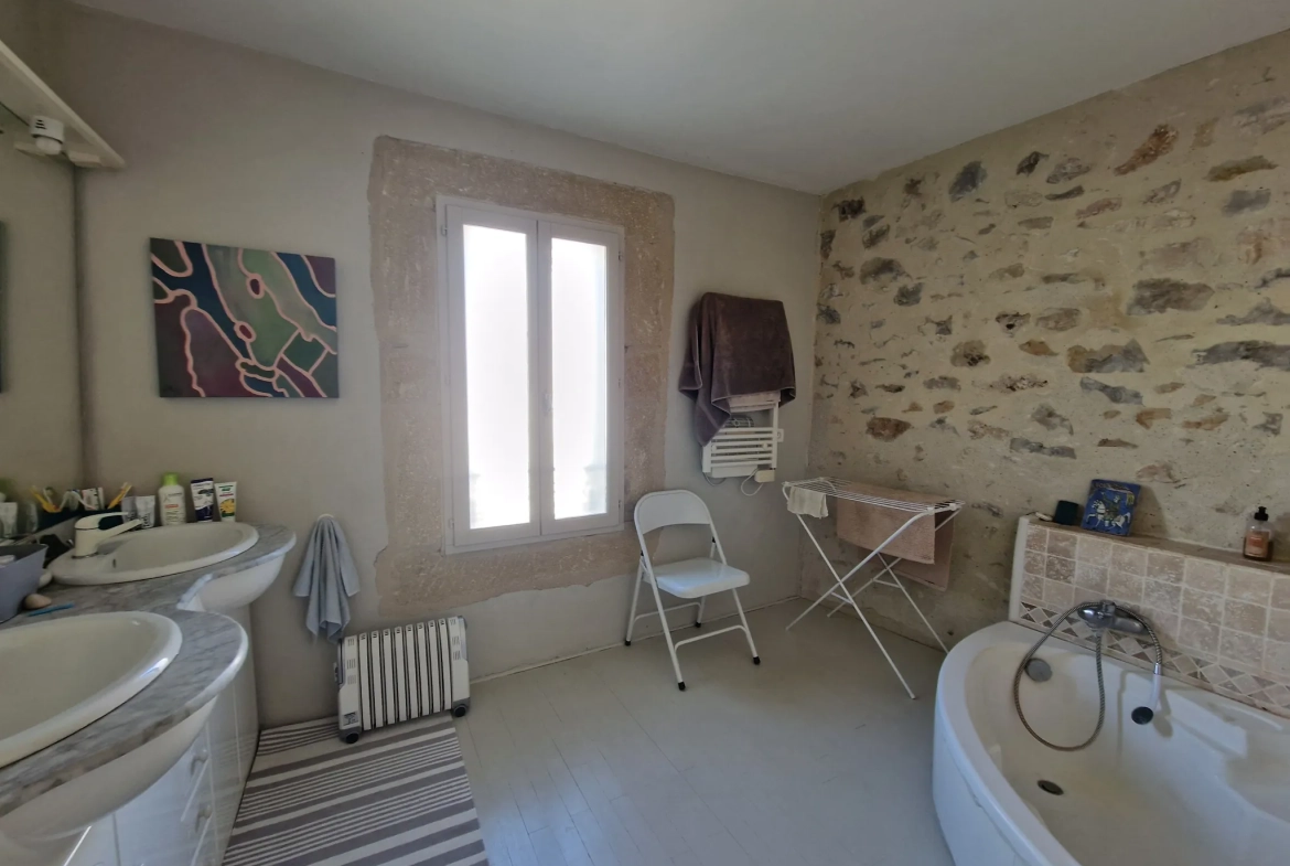 Maison en pierre à vendre à Lecques - 125 m² avec 4 chambres 