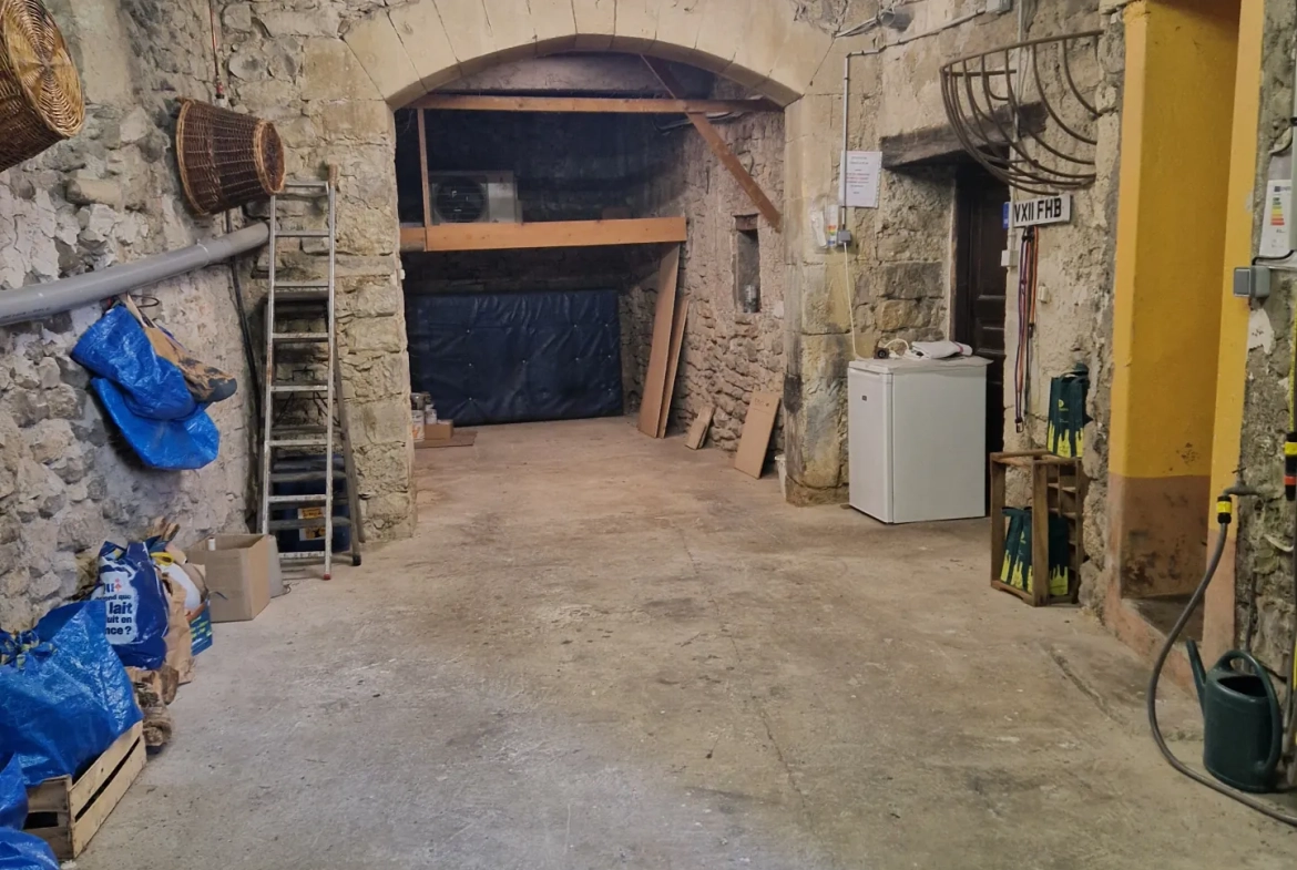 Maison en pierre à vendre à Lecques - 125 m² avec 4 chambres 