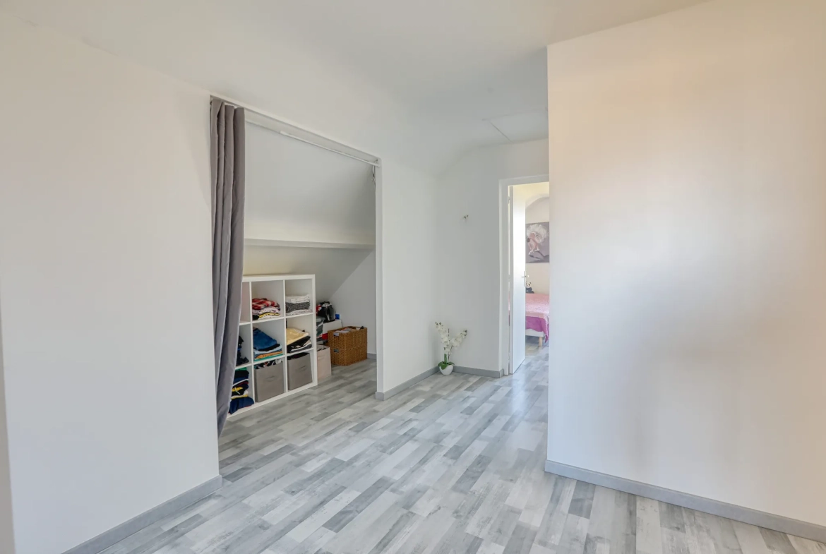 Maison 5 pièces rénovée en 2022 avec grand séjour et jardin à Saint-Clair-sur-Epte 