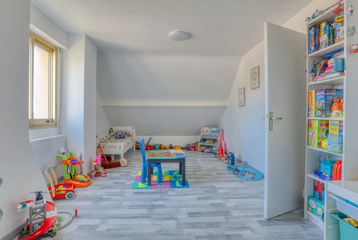 Maison 5 pièces rénovée en 2022 avec grand séjour et jardin à Saint-Clair-sur-Epte 