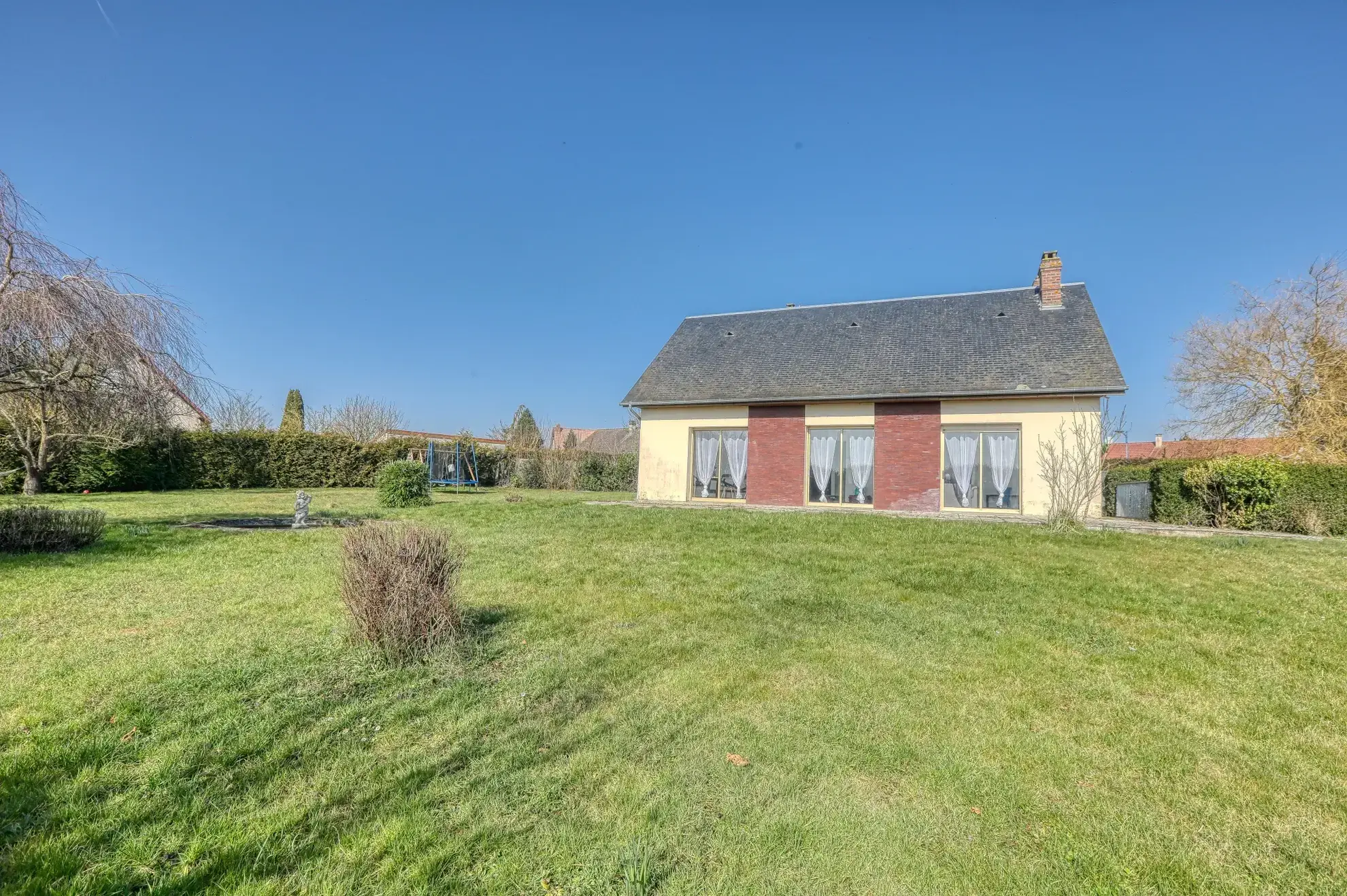 Maison 5 pièces rénovée en 2022 avec grand séjour et jardin à Saint-Clair-sur-Epte 