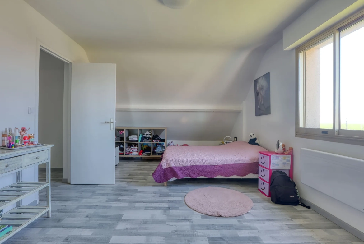 Maison 5 pièces rénovée en 2022 avec grand séjour et jardin à Saint-Clair-sur-Epte 