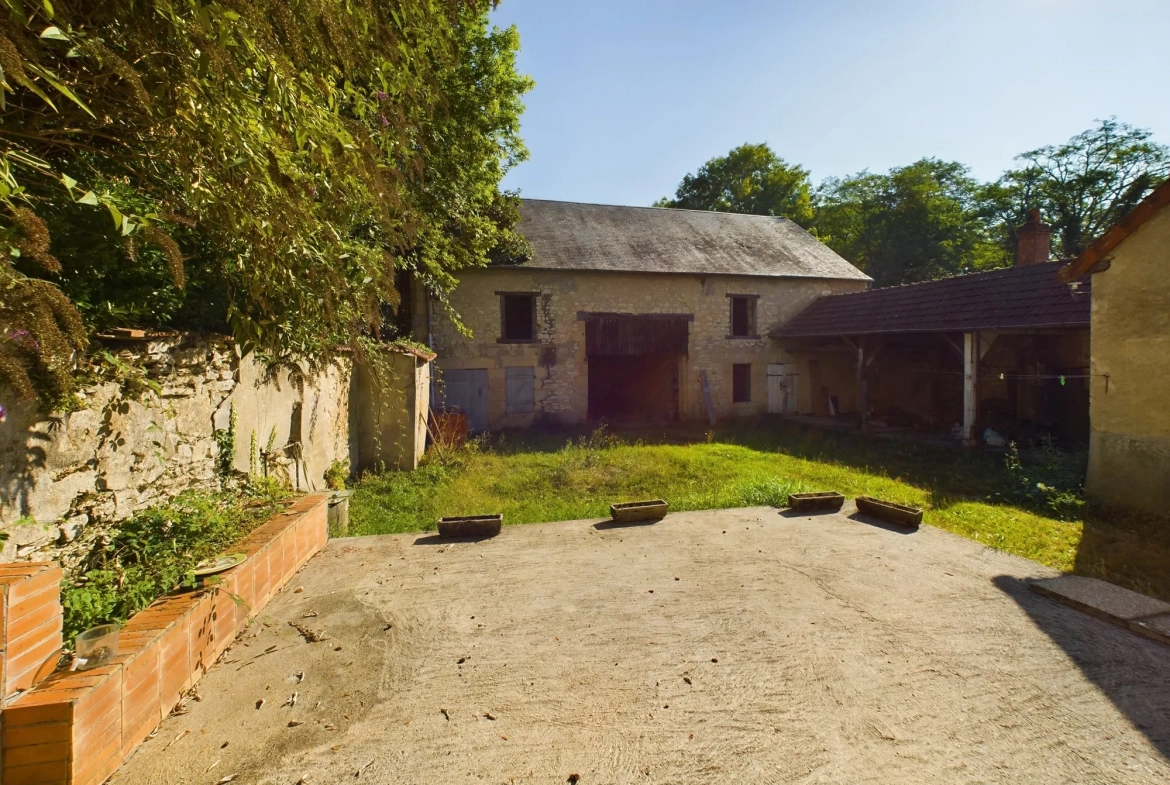Maison de village à Jouet-sur-l'Aubois - 3 chambres, jardin, potentiel de rénovation 
