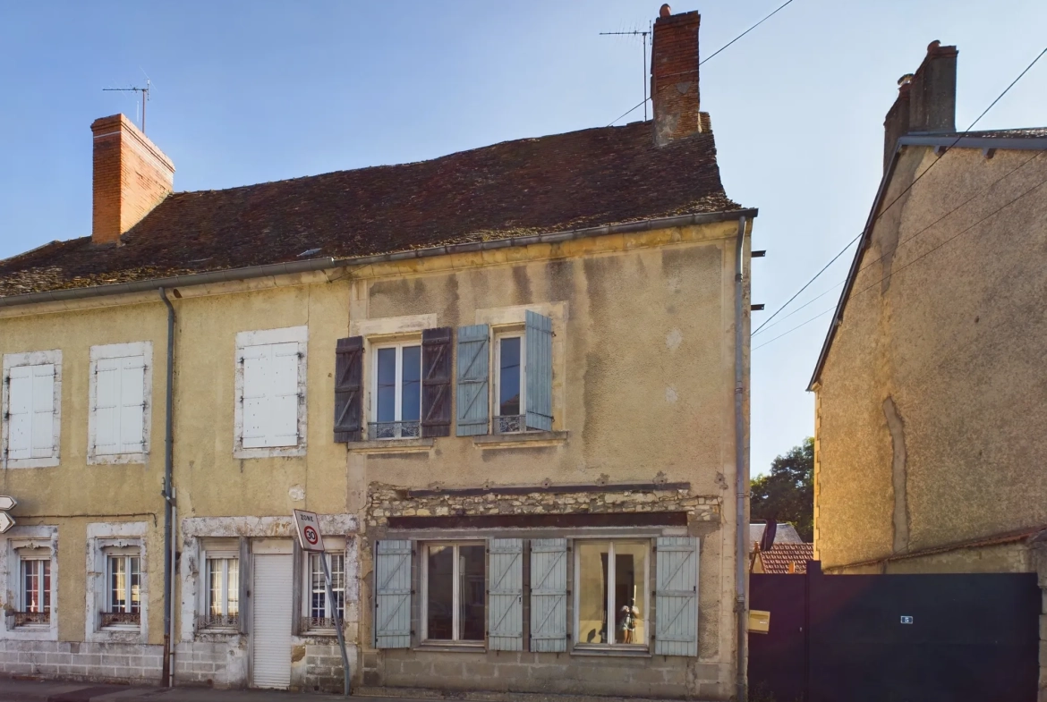 Maison de village à Jouet-sur-l'Aubois - 3 chambres, jardin, potentiel de rénovation 