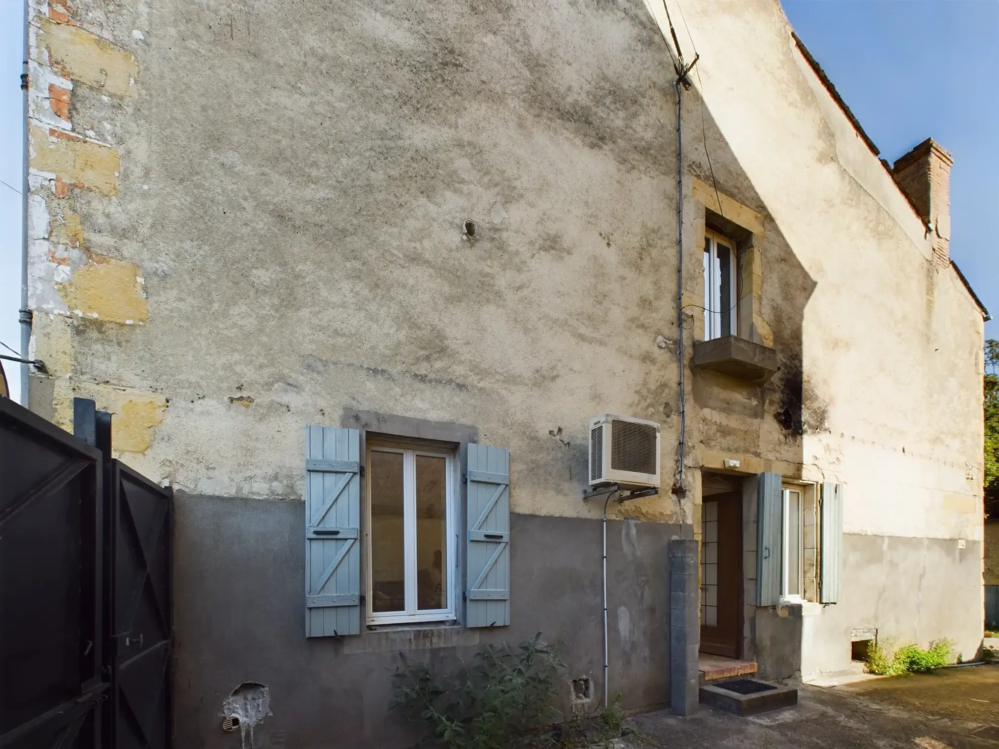 Maison de village à Jouet-sur-l'Aubois - 3 chambres, jardin, potentiel de rénovation 