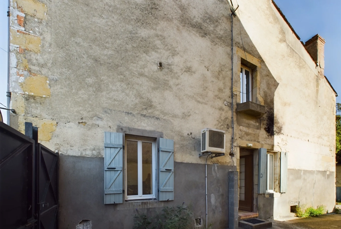 Maison de village à Jouet-sur-l'Aubois - 3 chambres, jardin, potentiel de rénovation 