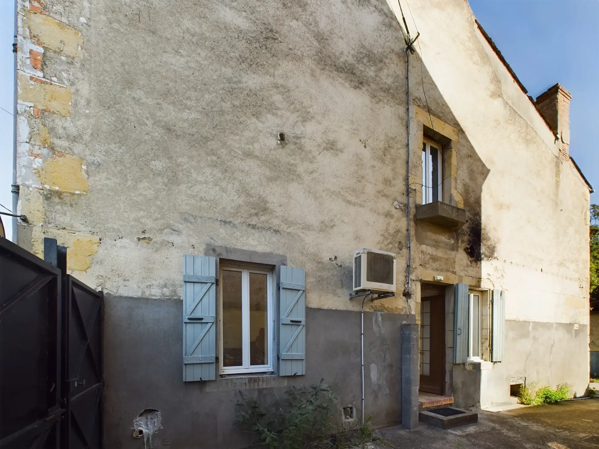 Maison de village à Jouet-sur-l'Aubois - 3 chambres, jardin, potentiel de rénovation 