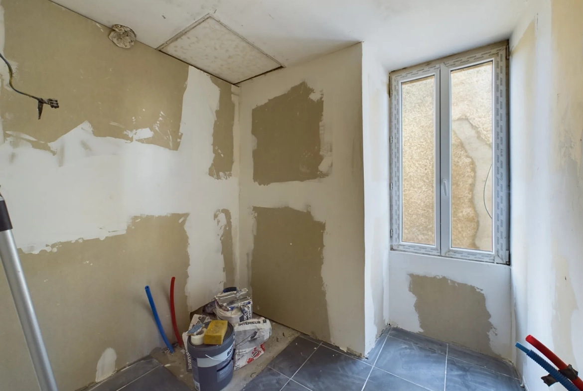 Maison de village à Jouet-sur-l'Aubois - 3 chambres, jardin, potentiel de rénovation 