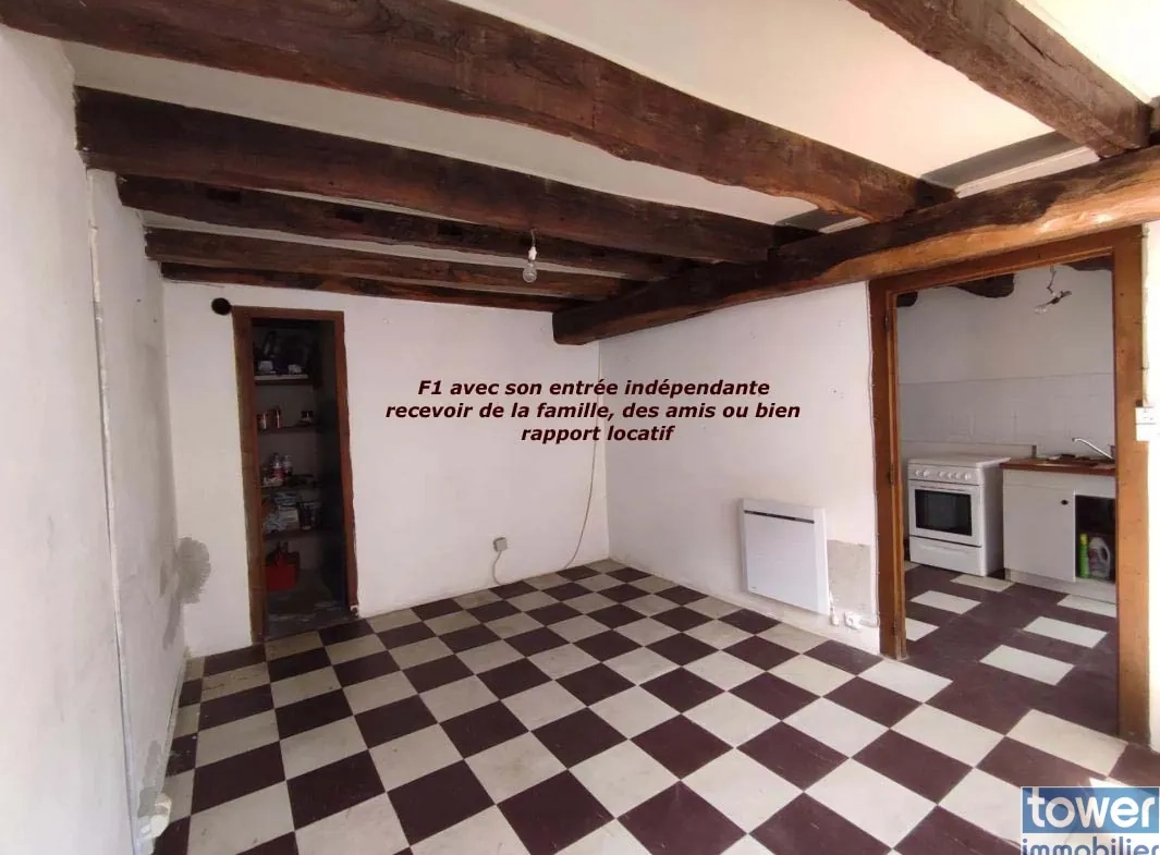 Maison de bourg de 130 m2 proche Nontron avec terrain et potentiel d'expansion 