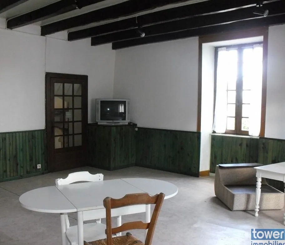 Maison de bourg de 130 m2 proche Nontron avec terrain et potentiel d'expansion 