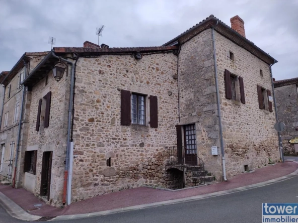 Maison de bourg de 130 m2 proche Nontron avec terrain et potentiel d'expansion